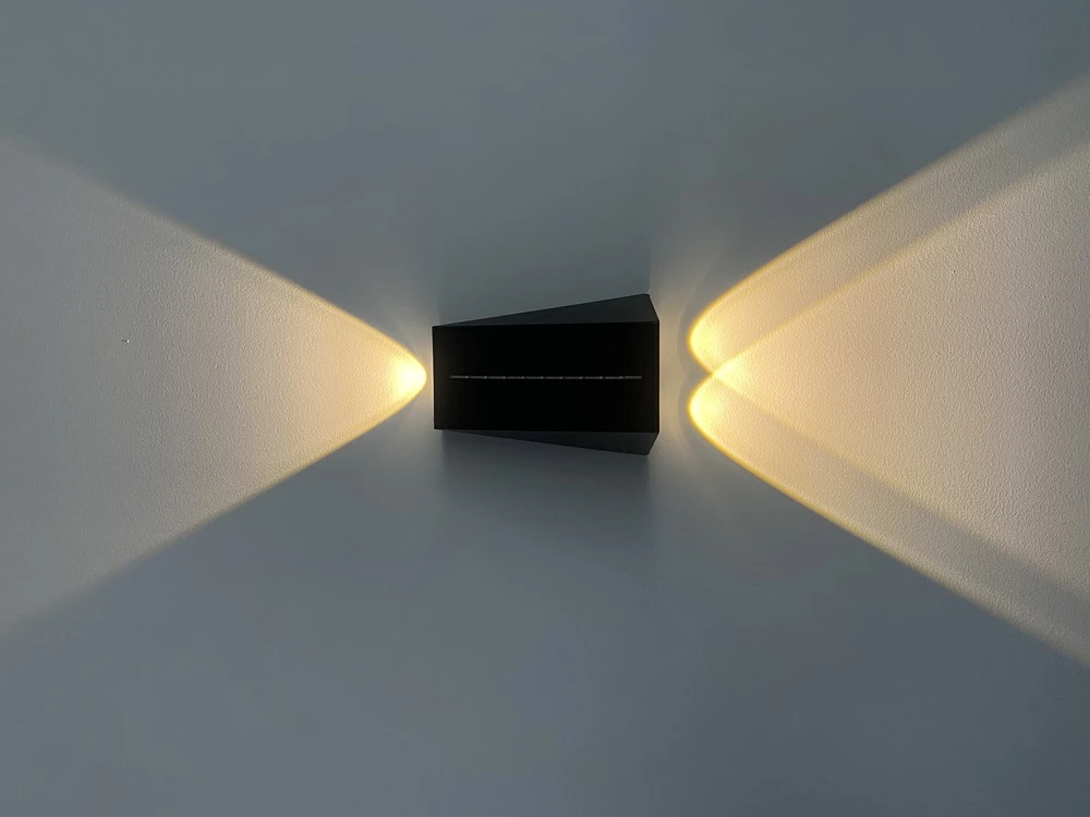 Applique Solaire Triangulaire 2 Faisceaux : 1 Up & 1 Down - Blanc Chaud 3000°k 150lm - Bf Light 4 Applique Solaire Triangulaire 2 Faisceaux : 1 Up & 1 Down - Blanc Chaud 3000°k 150lm - Bf Light – Image 2