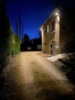 Projecteur Solaire Panneau Solaire 22w-3000°k-1370lm -VIDAXL || SuperFish || Konstsmide Soldes Boutique 6478903575cd81.87582840