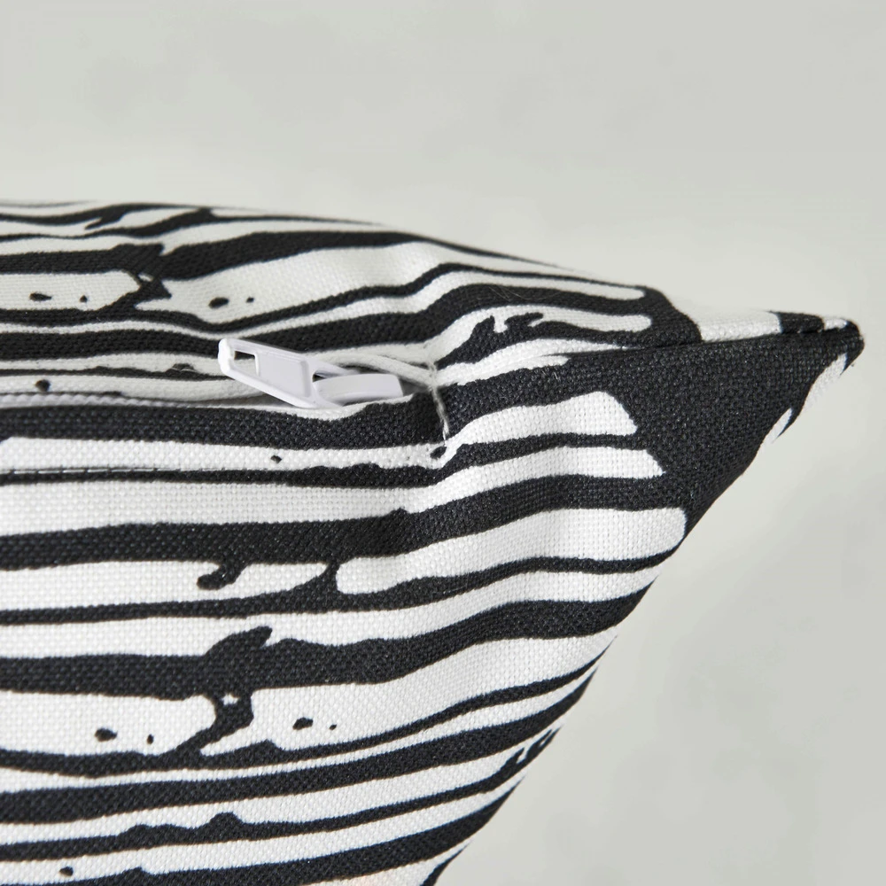 Lot De 2 Coussins Carrés Polyester Maasai 45x45x8 Cm 4 Lot De 2 Coussins Carrés Polyester Maasai 45x45x8 Cm – Image 2